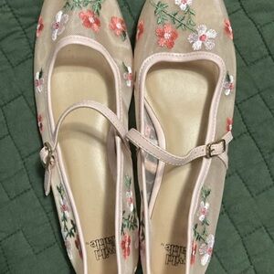 Wild Fable Cream Floral Embroidered Flats